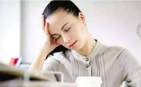 what??？“香”艷的美女成了辦公室污染源，甲醛治理非常必要！