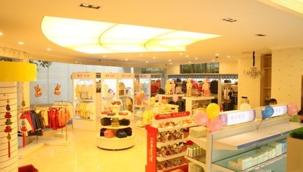 剛開業(yè)四個月的小店關(guān)門歇業(yè)，原因有兩點(diǎn)：一是甲醛超標(biāo)了5倍多，二是老板娘因此流產(chǎn)了……