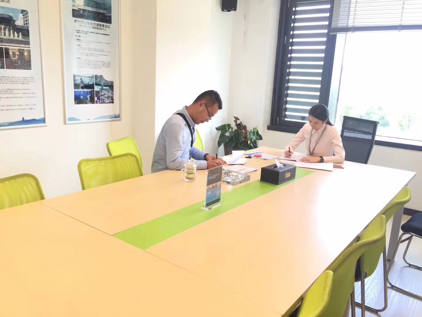 熱烈祝賀趙總簽約創(chuàng)綠家成都市區(qū)級代理！