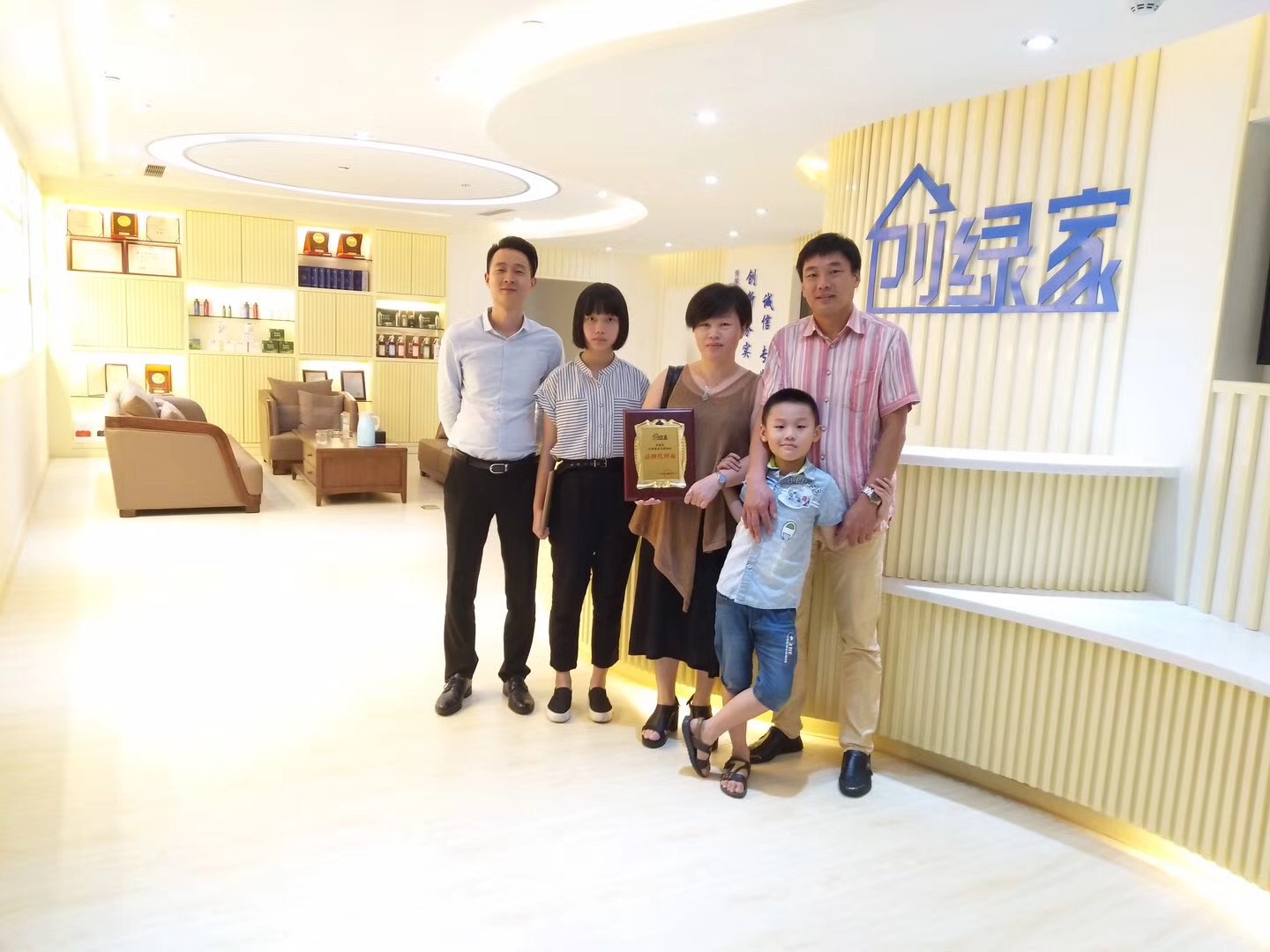 熱烈祝賀張總簽約創(chuàng)綠家泉州市區(qū)級(jí)代理！