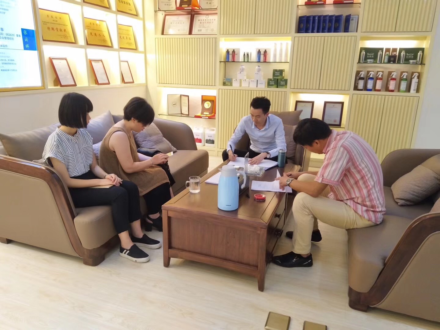 熱烈祝賀張總簽約創(chuàng)綠家泉州市區(qū)級(jí)代理！