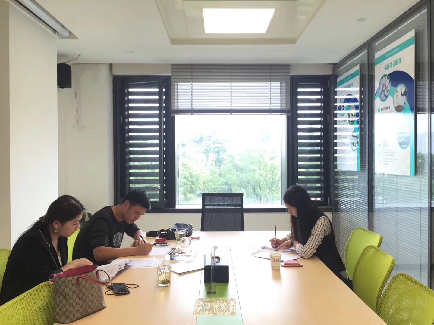 熱烈祝賀楊總簽約創(chuàng)綠家浙江省縣級市代理！