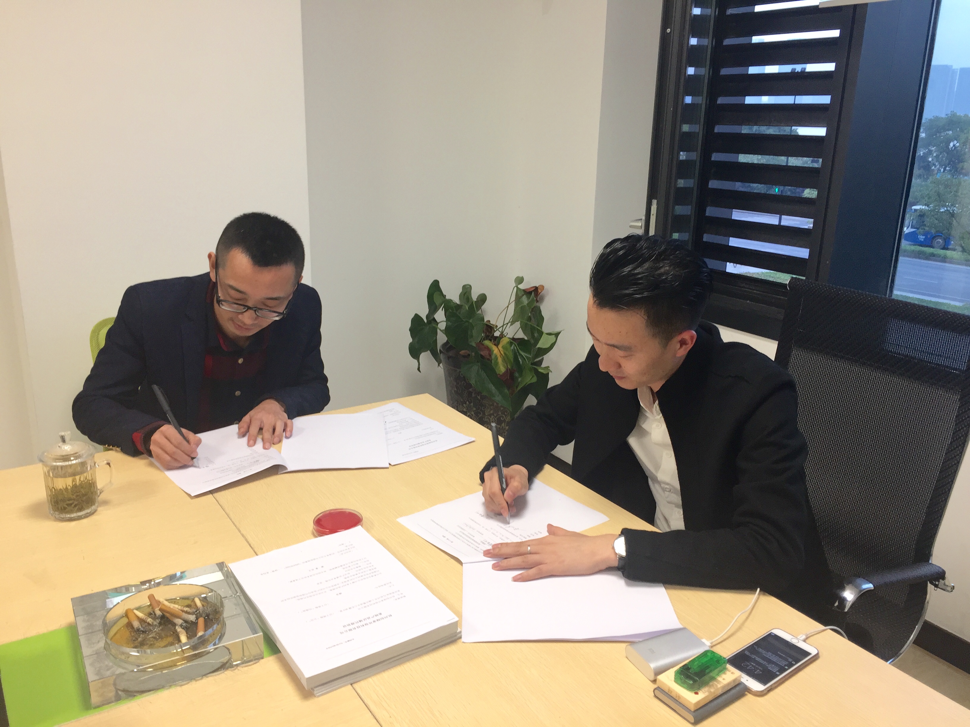 熱烈祝賀賀總簽約創(chuàng)綠家陜西省區(qū)級代理！