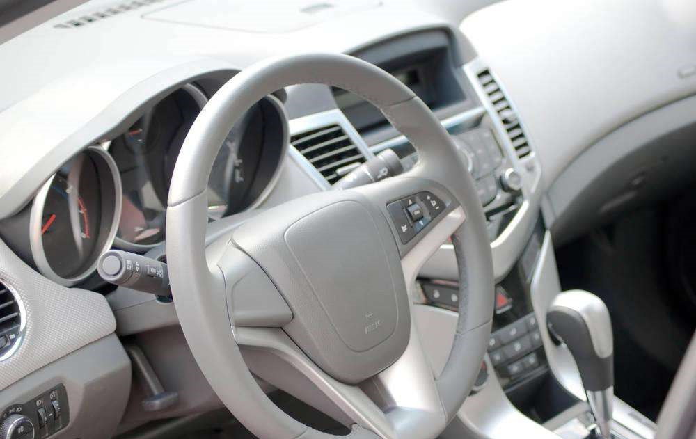 一輛汽車怎么能不受潮呢？