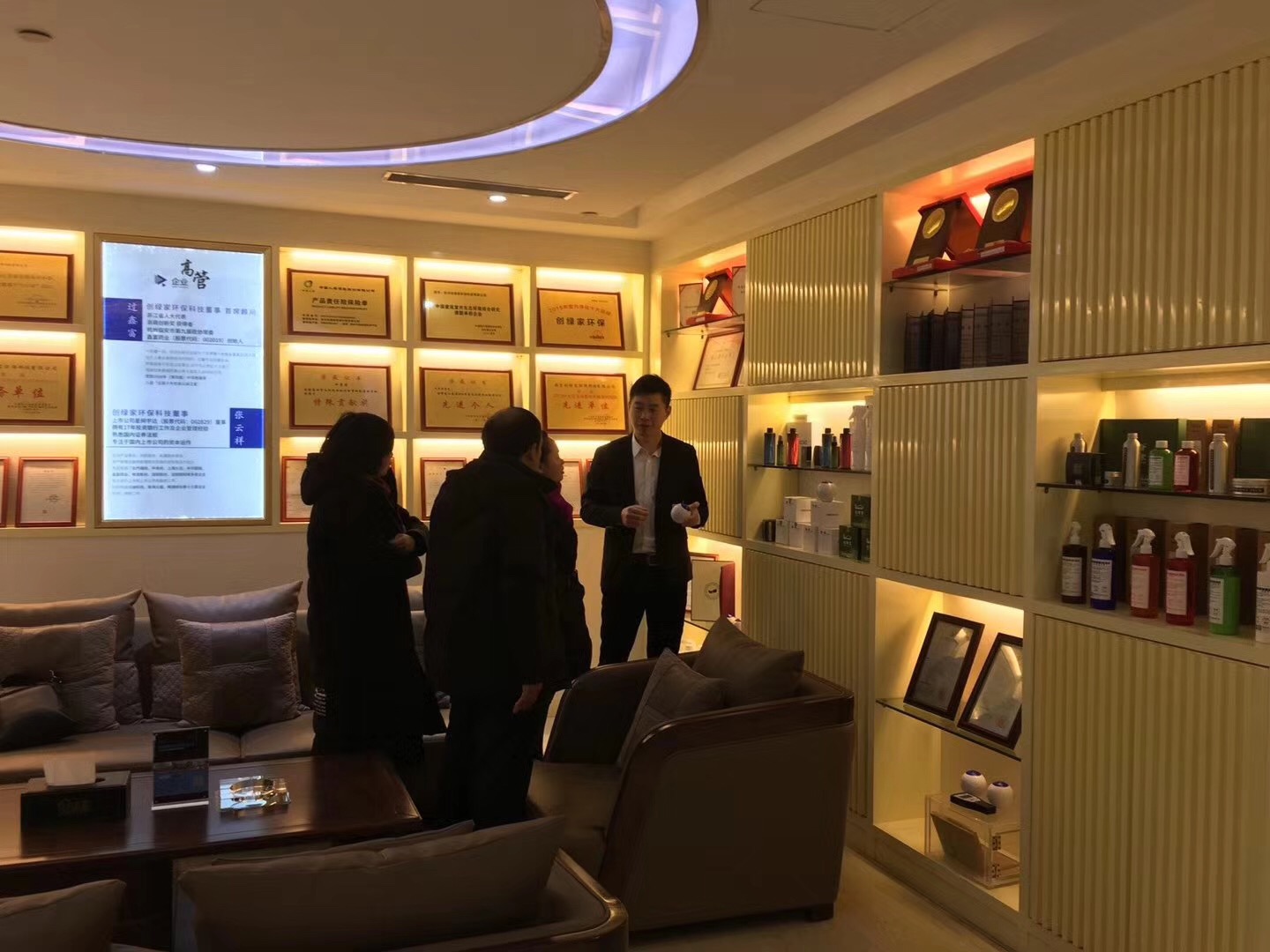 熱烈祝賀王總、葉總夫婦簽約創(chuàng)綠家湖北省縣級市代理！