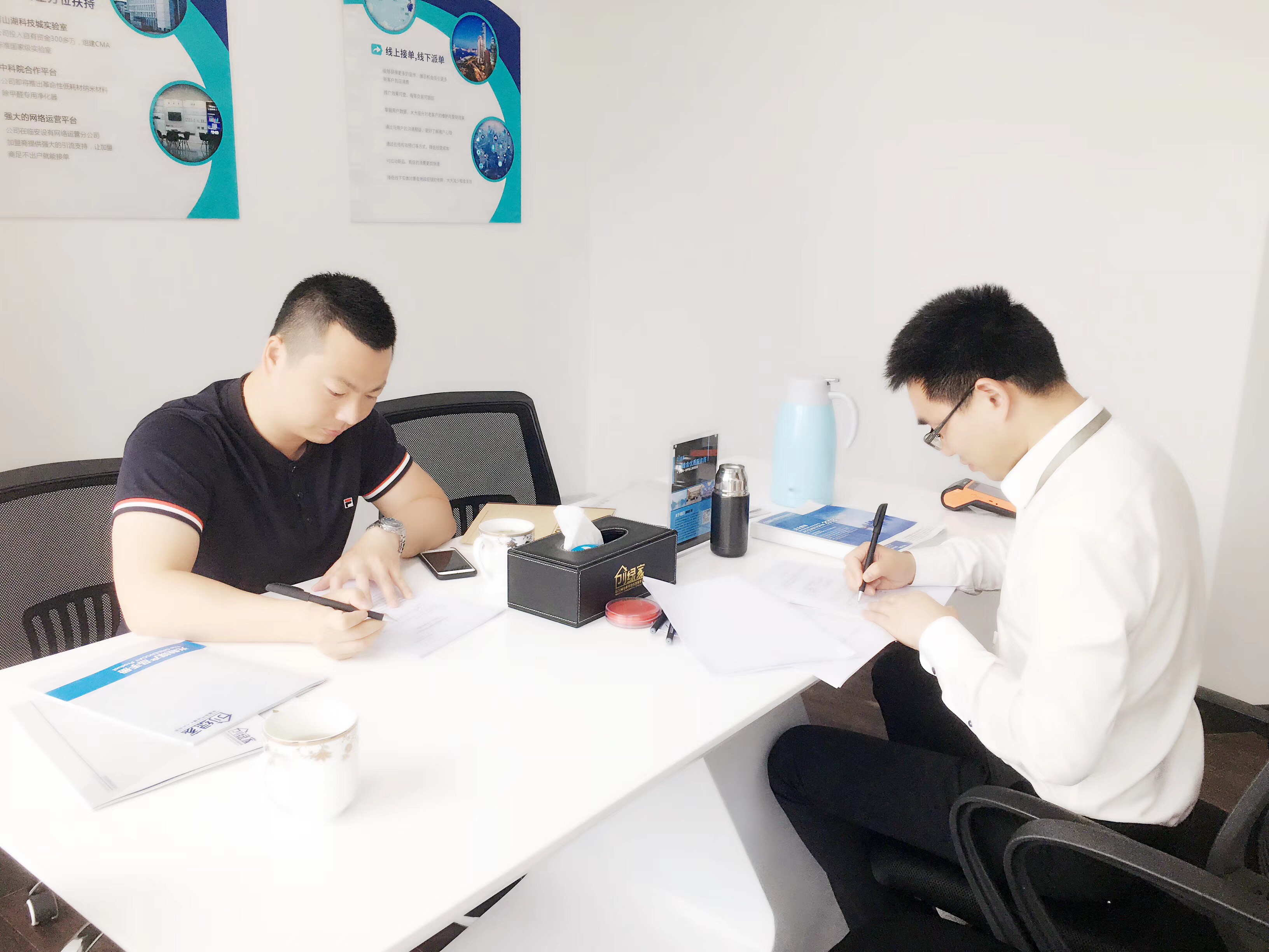 熱烈祝賀馬總夫婦簽約創(chuàng)綠家揚(yáng)州市區(qū)級(jí)代理！