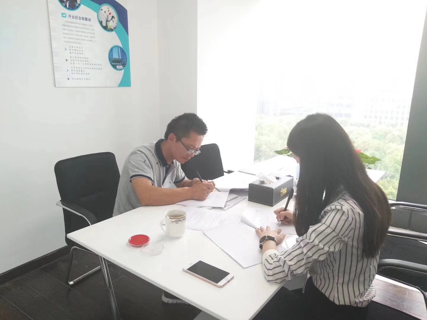 熱烈祝賀嚴(yán)總簽約創(chuàng)綠家南通市區(qū)級代理！