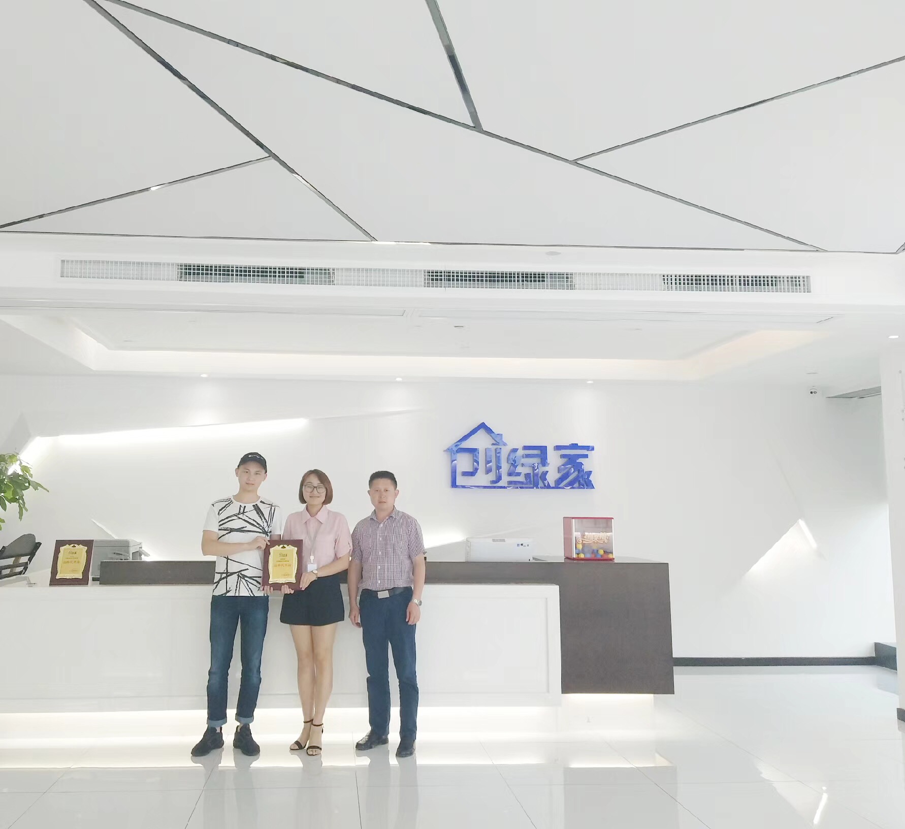 熱烈祝賀張總簽約創(chuàng)綠家重慶市區(qū)級(jí)代理！