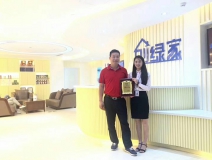 熱烈祝賀余總簽約創(chuàng)綠家海南省市級代理！