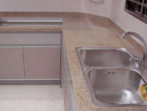 廚房“危機(jī)四伏”，居然是因?yàn)榧兹┏瑯?biāo)